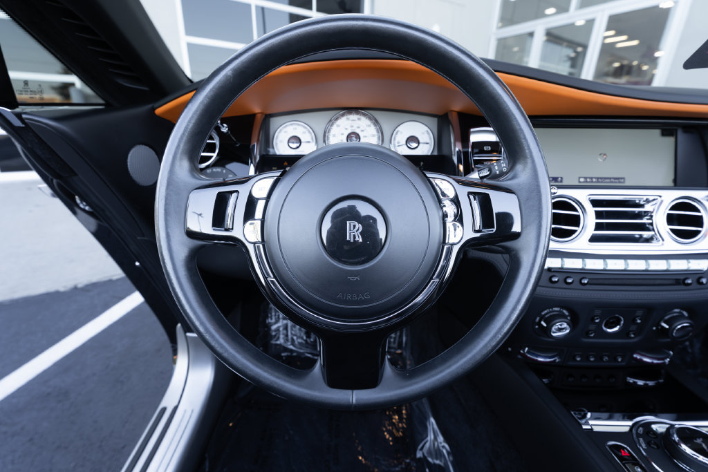 Used 2018 Rolls-Royce Dawn RWD image 27