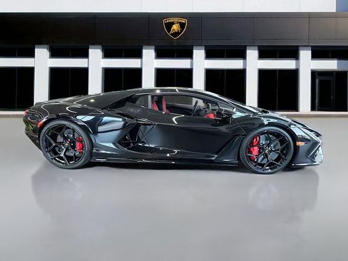 Used 2024 Lamborghini Revuelto image 5