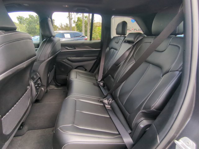 Used 2024 Jeep Grand Cherokee Limited AWD/4WD image 16