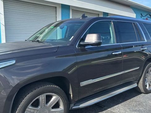 Used 2015 Cadillac Escalade Luxury AWD/4WD image 2