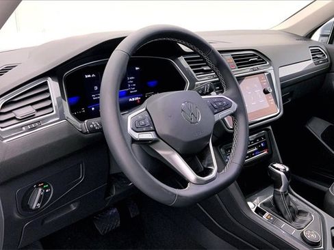 Used 2022 Volkswagen Tiguan SE image 14