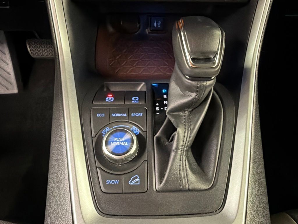 Used 2019 Toyota RAV4 Limited w/ Cold Weather Package AWD/4WD image 17