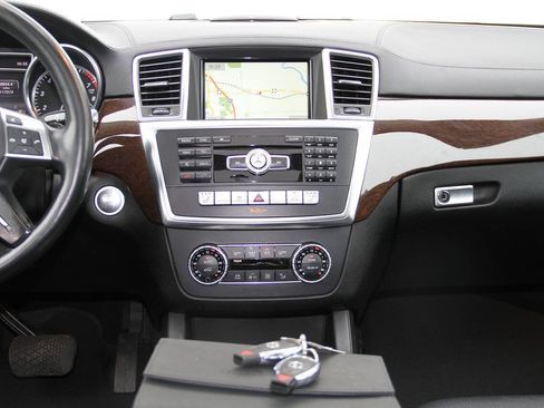 Used 2014 Mercedes-Benz GL 450 4MATIC image 14