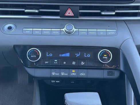 Used 2024 Hyundai Elantra SEL image 19