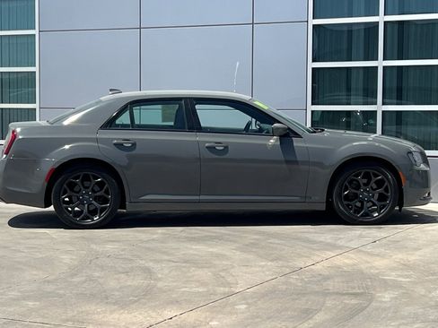Used 2019 Chrysler 300 S RWD image 3