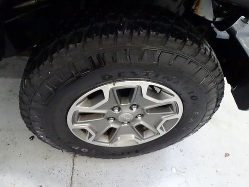 Used 2015 Jeep Wrangler Unlimited Rubicon w/ Dual Top Group image 29