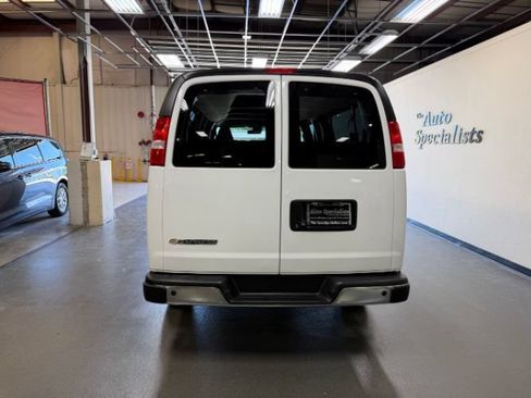 Used 2025 Chevrolet Express 3500 LT w/ LT Preferred Equipment Group RWD image 3