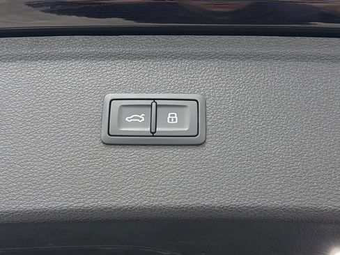 Used 2024 Audi Q5 e Premium Plus w/ Premium Plus Package AWD/4WD image 26