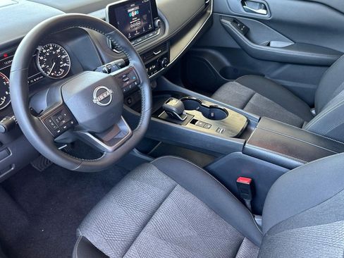 Used 2025 Nissan Rogue SV FWD image 4
