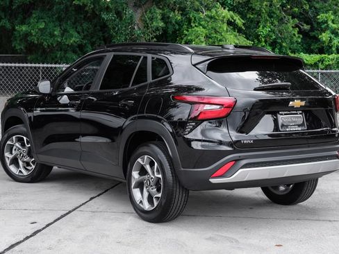 Used 2024 Chevrolet Trax LT w/ Driver Confidence Package FWD image 19