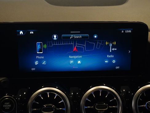 Used 2025 Mercedes-Benz GLA 250 4MATIC image 22