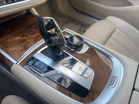 Used 2018 BMW 740i xDrive xDrive image 26