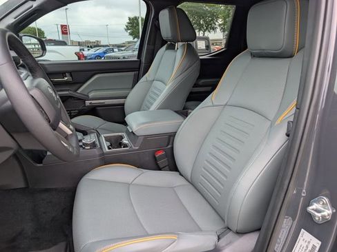 Used 2025 Toyota Tacoma Trailhunter image 26