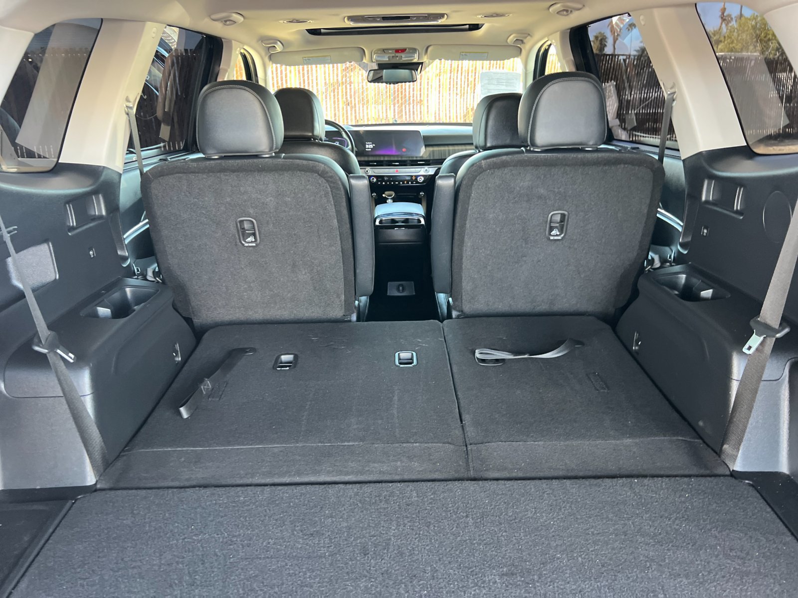 Used 2024 Kia Telluride EX w/ EX Captain's Chair Package FWD image 15