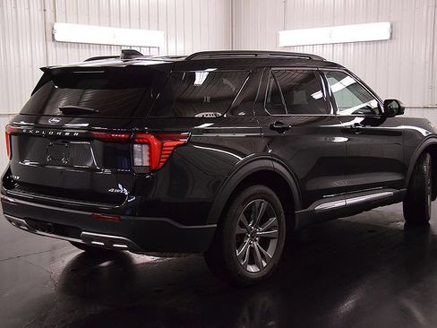Used 2025 Ford Explorer Active w/ Active Comfort Package AWD/4WD image 7