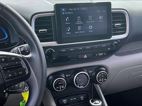 Used 2023 Hyundai Venue SEL FWD image 11