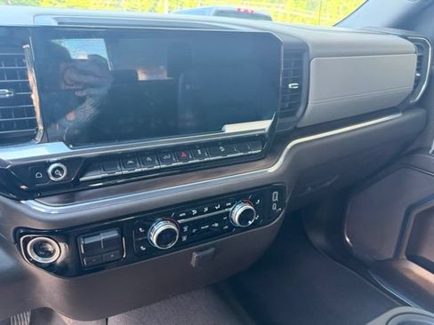 Certified 2024 GMC Sierra 1500 SLT AWD/4WD image 22