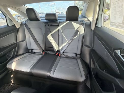 Used 2025 Volkswagen Jetta SE FWD image 21