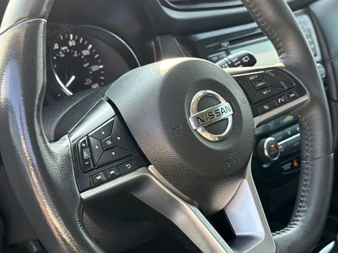 Used 2017 Nissan Rogue SL w/ SL Premium Package FWD image 31