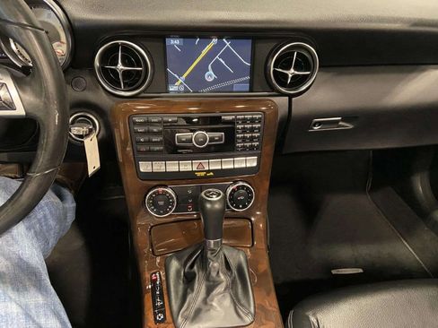 Used 2014 Mercedes-Benz SLK 250 image 23