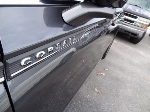 Used 2020 Lincoln Corsair AWD w/ Premium Package image 15