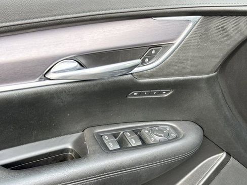 Used 2018 Cadillac XT5 Luxury w/ Driver Awareness Package image 16