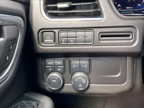 Used 2022 Chevrolet Suburban RST w/ Luxury Package image 33