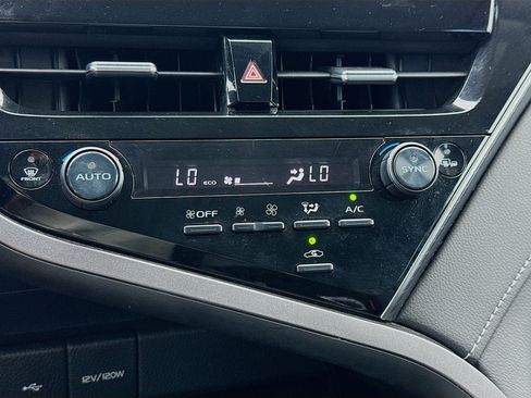 Used 2024 Toyota Camry SE FWD image 12