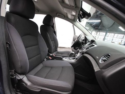 Used 2014 Chevrolet Cruze LT image 24