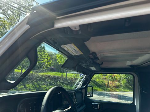 Used 2024 Jeep Wrangler Unlimited Rubicon AWD/4WD image 28