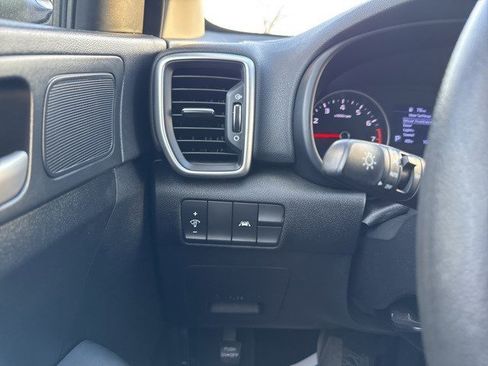 Used 2020 Kia Sportage LX image 21