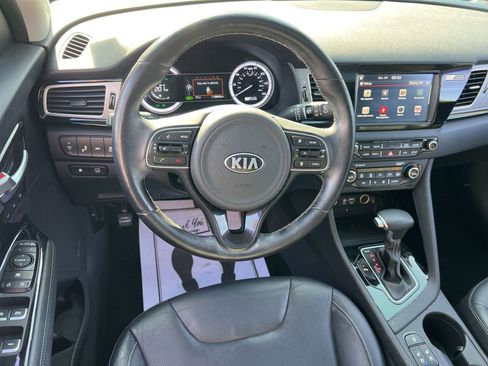 Used 2017 Kia Niro Touring w/ Advanced Technology Package FWD image 36