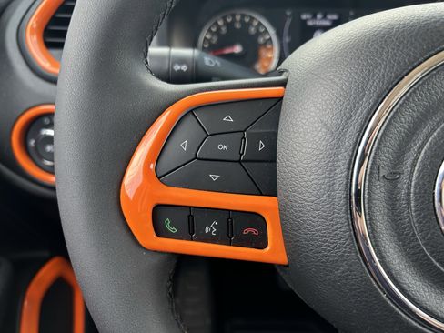 Used 2018 Jeep Renegade Latitude AWD/4WD image 20