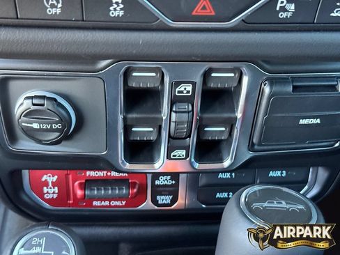 New 2026 Jeep Gladiator Rubicon AWD/4WD image 28
