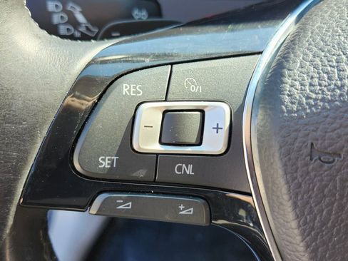 Used 2016 Volkswagen Golf S image 23