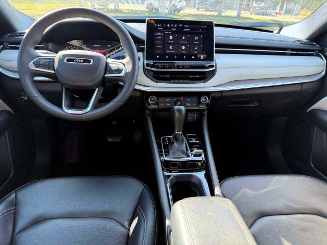 Certified 2025 Jeep Compass Limited AWD/4WD image 15