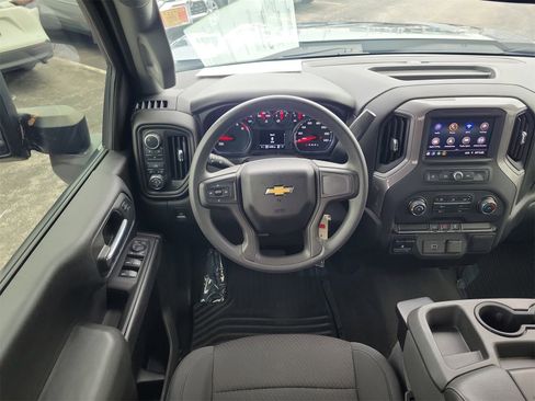 Used 2020 Chevrolet Silverado 2500 Custom w/ Custom Value Package image 11