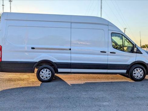 Used 2022 Ford E-Transit 148 High Roof Extended image 9