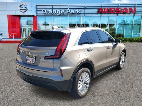 Used 2024 Cadillac XT4 Luxury image 2