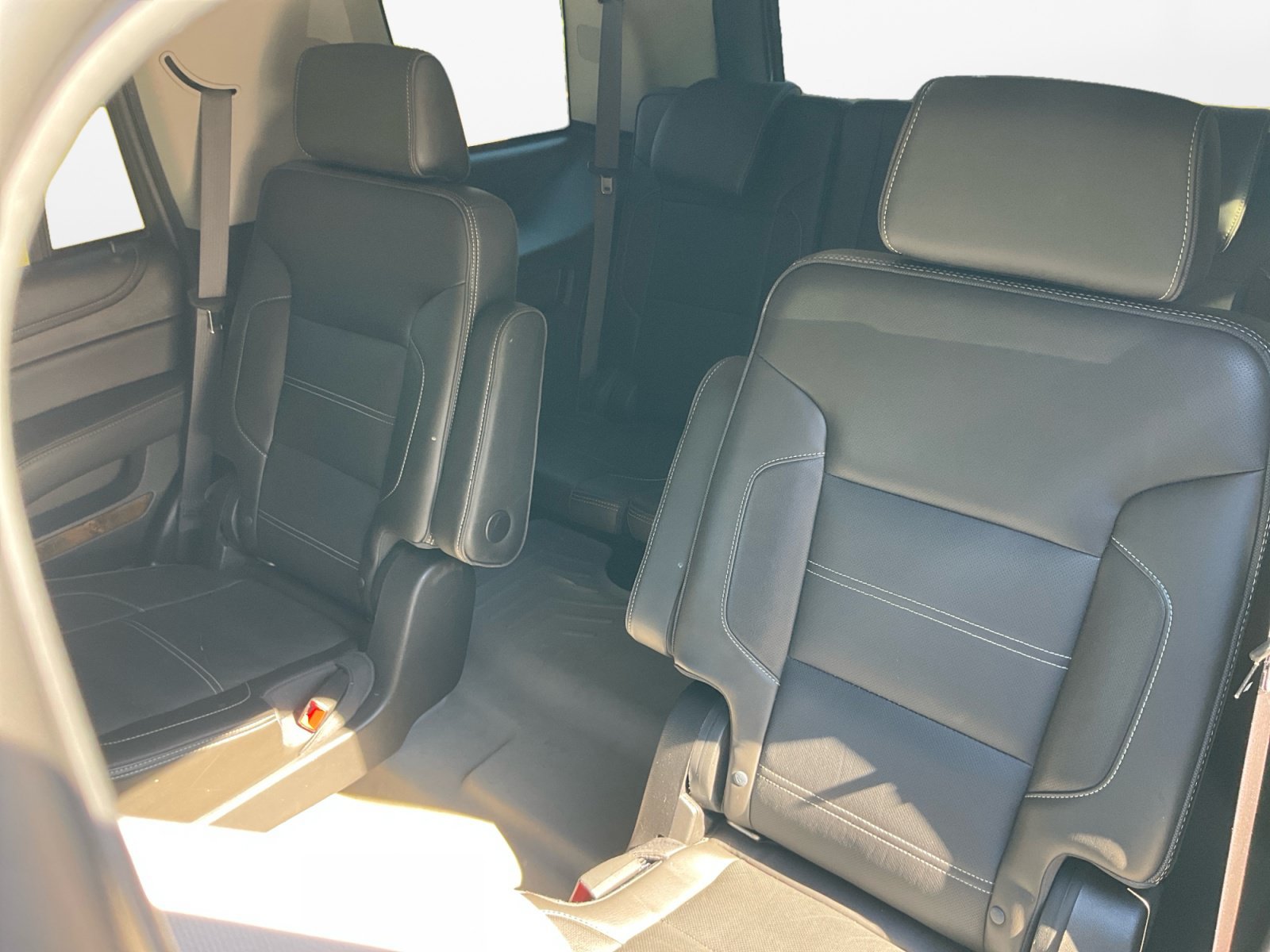 Used 2016 GMC Yukon Denali w/ Open Road Package AWD/4WD image 15