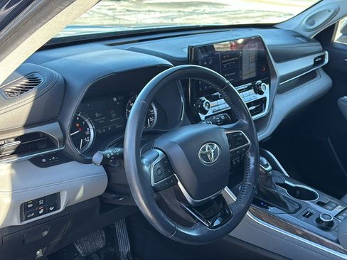 Used 2020 Toyota Highlander Limited image 11