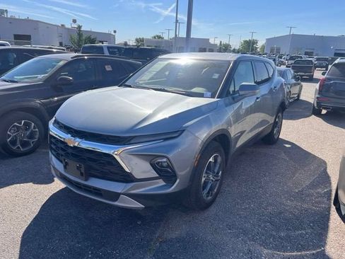 Used 2026 Chevrolet Blazer LT FWD image 3