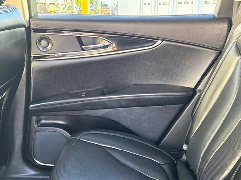 Used 2021 Lincoln Nautilus Reserve image 13