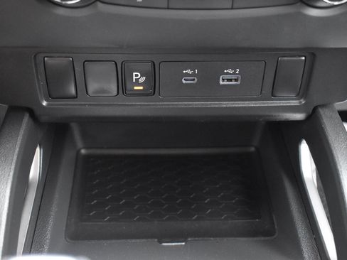 Used 2025 Nissan Frontier SV image 37