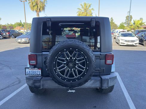 Used 2007 Jeep Wrangler Sahara w/ Dual Top Group AWD/4WD image 4