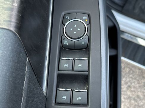 Used 2022 Ford F150 Lariat w/ FX4 Off-Road Package image 13