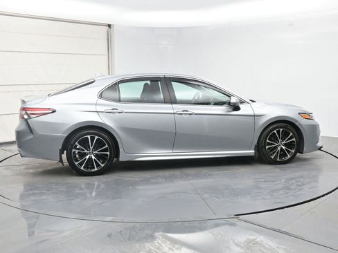 Used 2020 Toyota Camry SE FWD image 23
