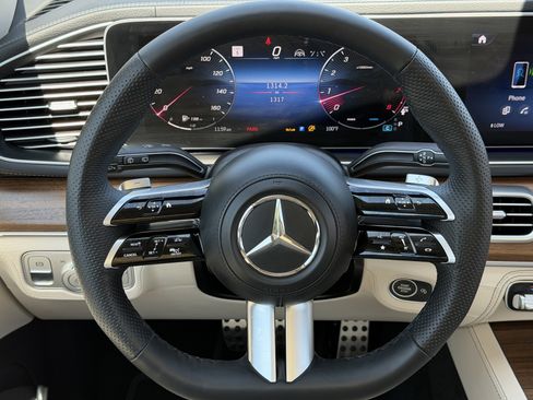 Used 2026 Mercedes-Benz GLS 580 4MATIC image 16