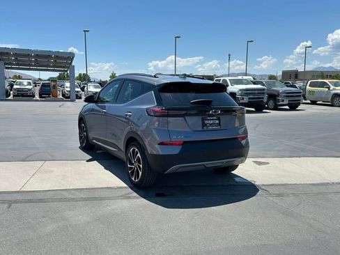 Used 2023 Chevrolet Bolt EUV Premier w/ Sun & Sound Package FWD image 4
