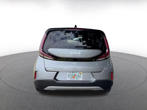 Used 2025 Kia Soul LX w/ LX Technology Package FWD image 12
